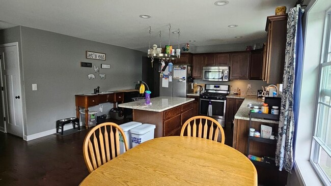 Building Photo - 6122 Stone Mill Dr