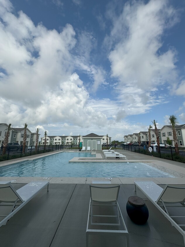 Foto principal - Las Colinas Townhomes