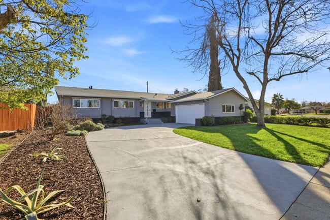 Building Photo - 6877 Buena Terra Way