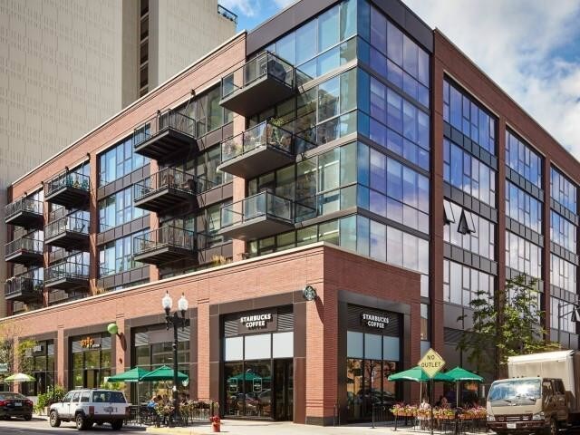 Foto principal - 211 W Scott St