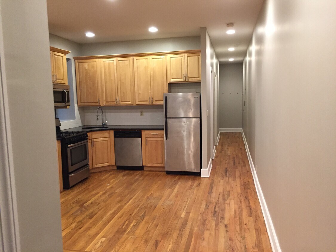 Primary Photo - 136 W 111th St