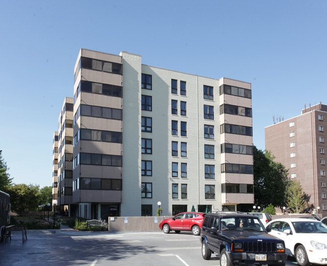 Building Photo - 3100 Grand Ave