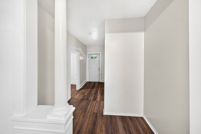 Building Photo - 1225 Miami St