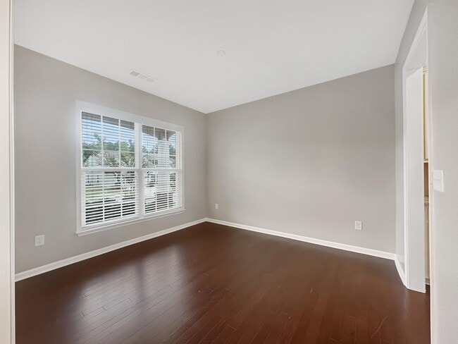 Building Photo - 813 Firefly Ct