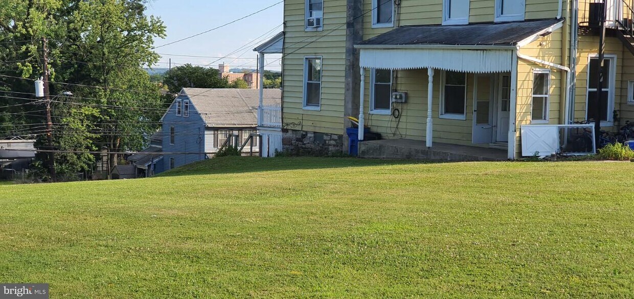 235 W Main St, Middletown, PA 17057 Room for Rent in Middletown, PA