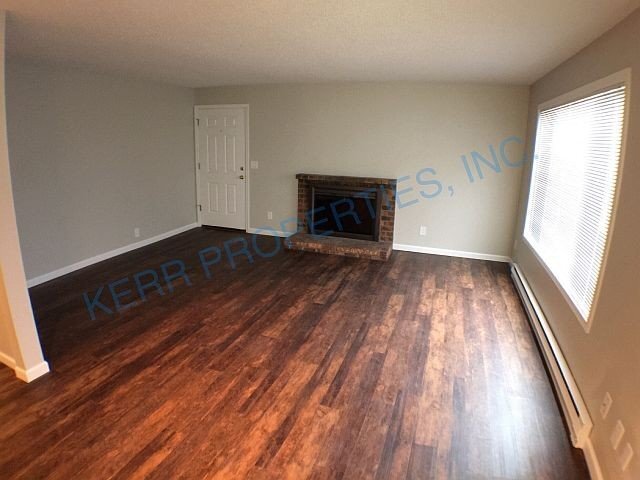 Building Photo - Charming 2-Bedroom Rental in Prime Oregon ...