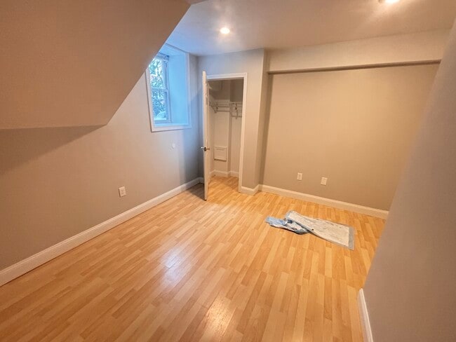 Building Photo - 10 Strathmore Rd