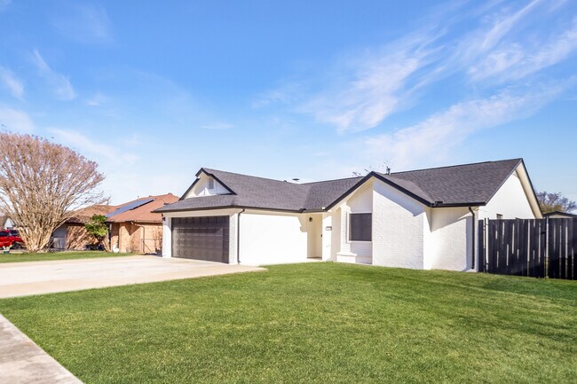Building Photo - 3206 Timber Oak Dr