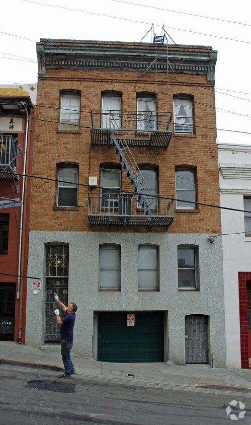 Building Photo - 966-968 Washington St