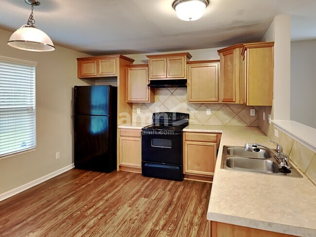 Foto del edificio - 15709 Lakepoint Forest Dr