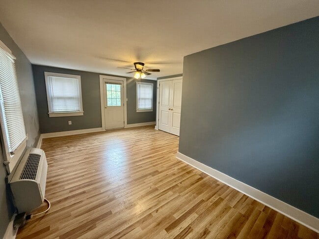 Building Photo - 321 W Allen St