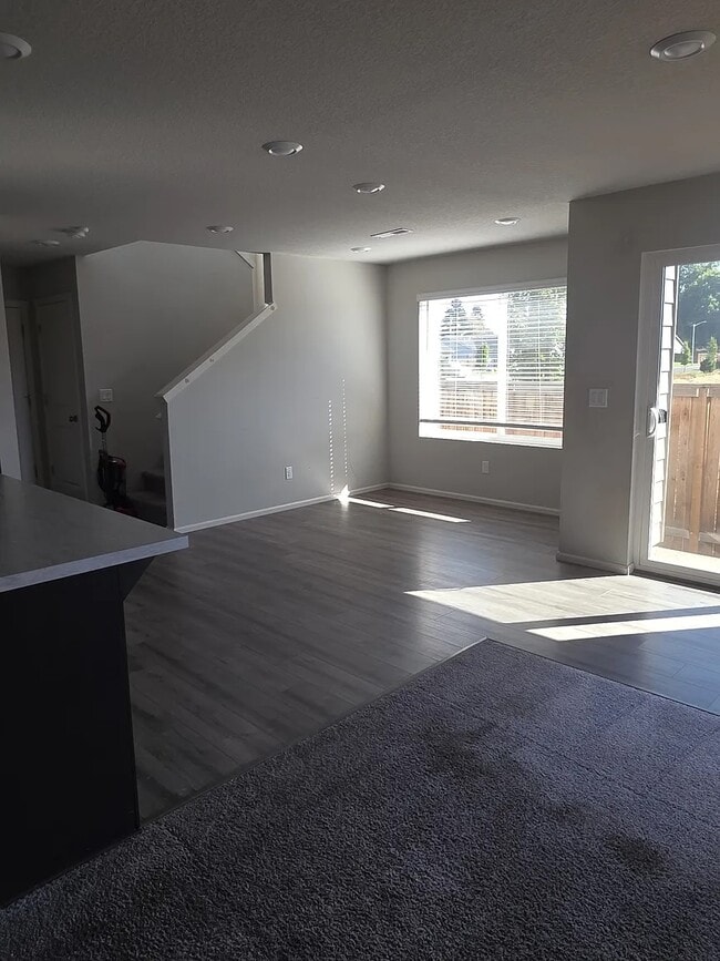 Foto del edificio - 902 McCallum Ln