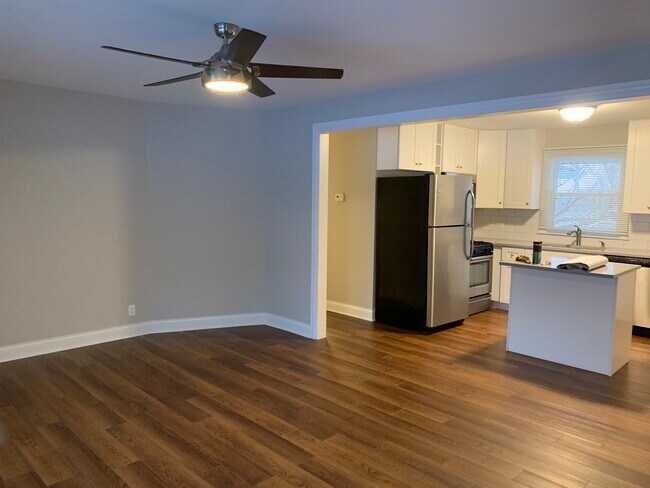 Building Photo - 855 Munhall Ave