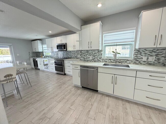 Foto del edificio - 630 SW 46th Ave