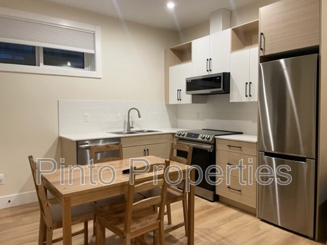 Building Photo - 8717-8110 110 St NW