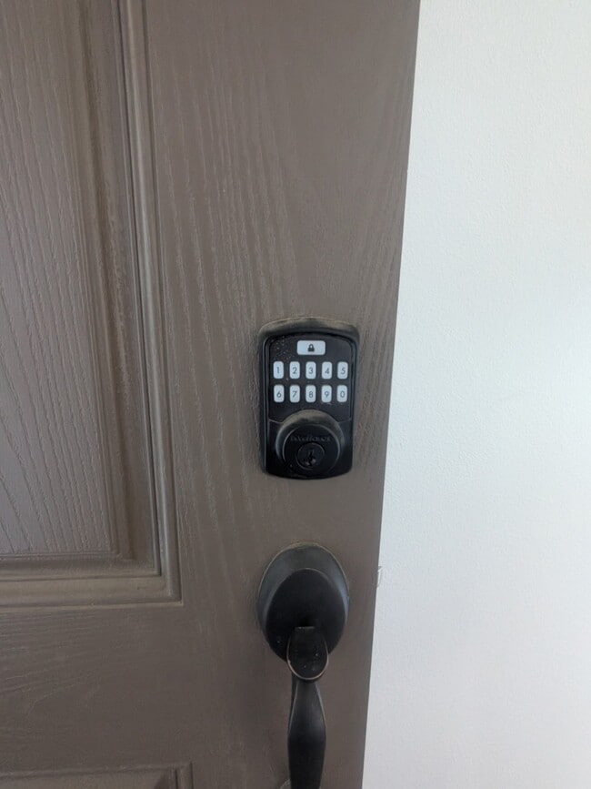 Foto del edificio - 1301 Iguana Cir