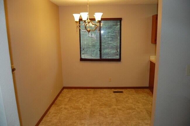 Building Photo - 5605-5607 Salt Valley View