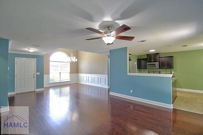 Foto del edificio - 720 Highgrove Ct