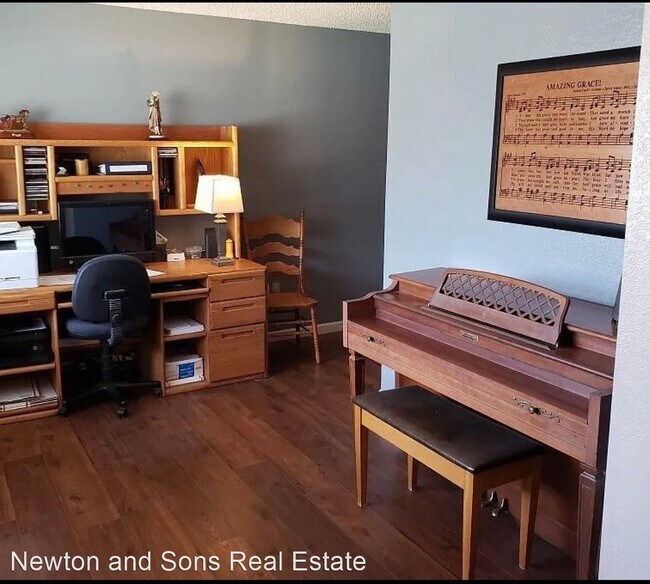 Foto del edificio - 3 br, 2.5 bath House - 596 E. Bel Aire Dr.
