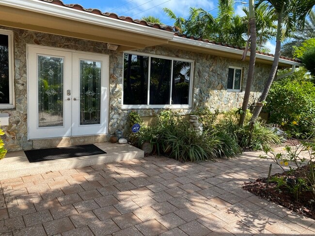 Building Photo - 1155 S Biscayne Point Rd