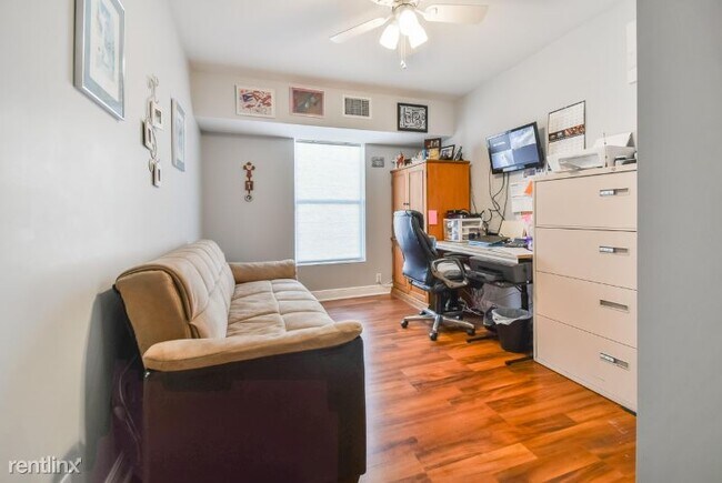 Foto del edificio - 4 br, 3 bath House - 242 North Ware Dr.