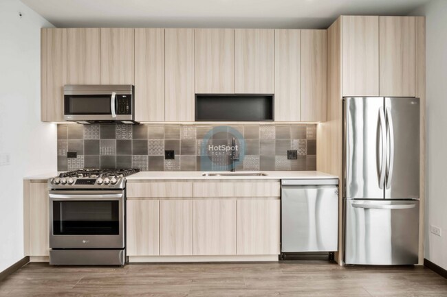 Photo - 1360 W Randolph St Apartment