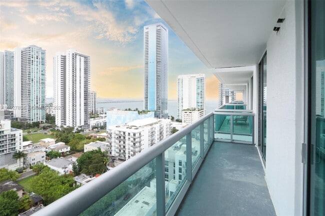 Foto del edificio - 333 NE 24th St