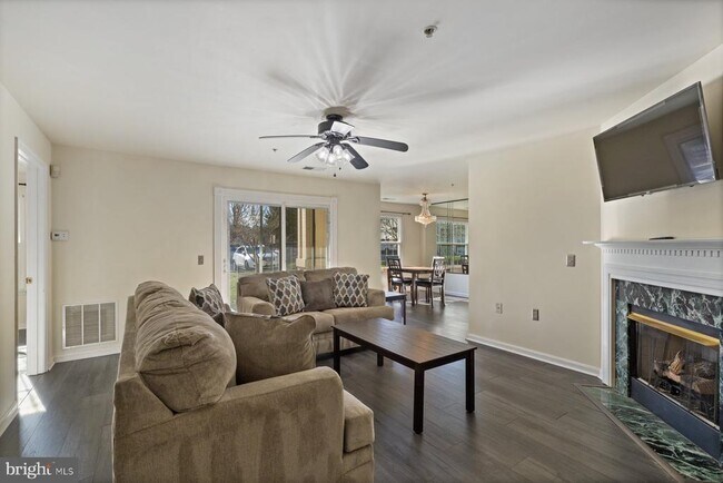 Foto del edificio - 8901 Stone Creek Pl