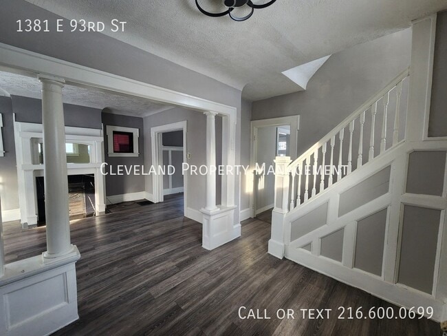 Foto del edificio - 1381 E 93rd St