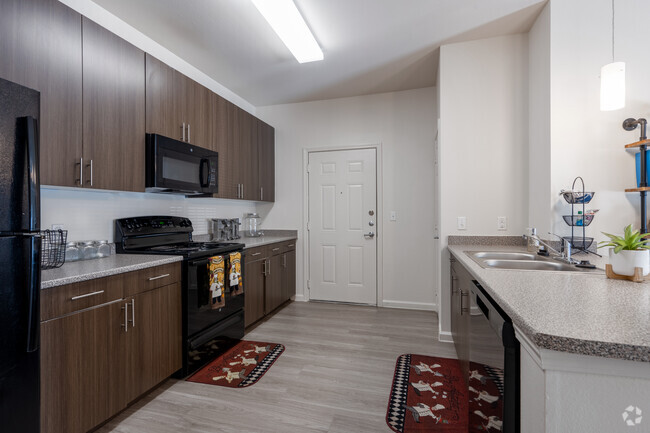 2BR, 2BA - 926SF - Kitchen - Reserve at Springdale