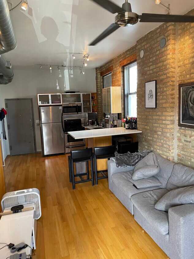 Primary Photo - 1151 W Erie St
