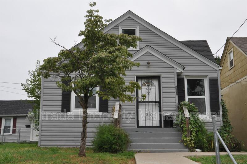 Building Photo - 811 W Whitney Ave