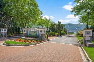 Building Photo - 402 Waterview Dr