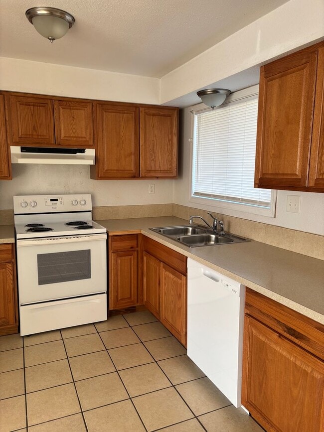 Building Photo - SFH B 107 - Wilson Lane Duplex