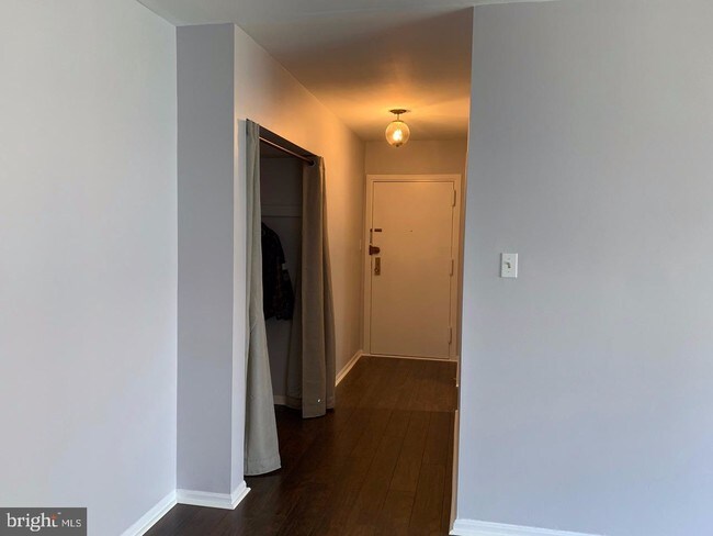 Building Photo - 9702 Kingsbridge Dr