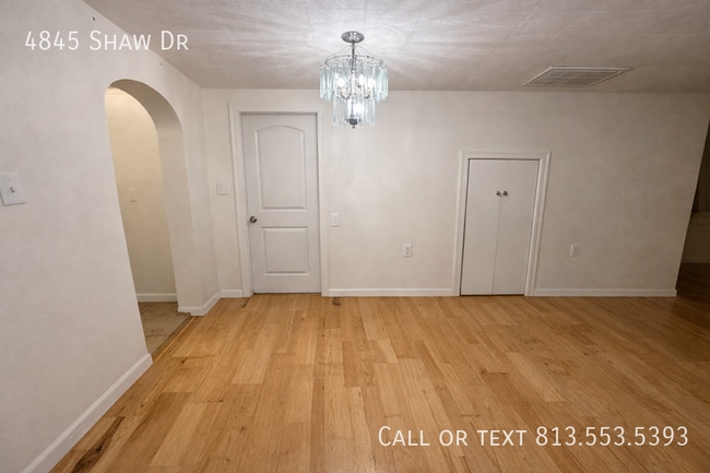 Foto del edificio - 4845 Shaw Dr
