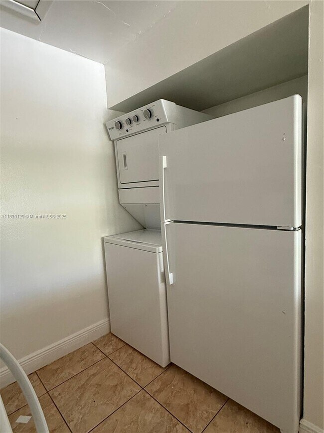 Building Photo - 2530 W 67th Pl