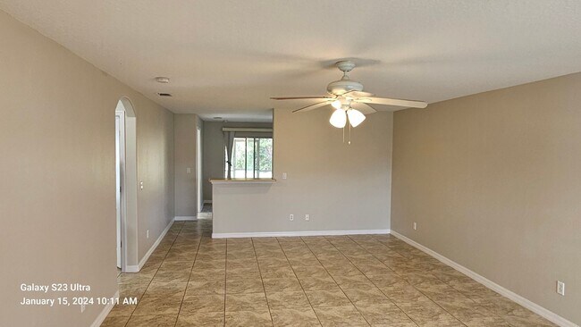 Foto del edificio - Duplex Home Close to Shops & I95