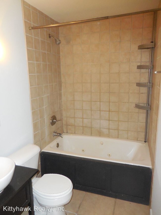 Building Photo - 3 br, 1 bath House - 1299 Glover Drive