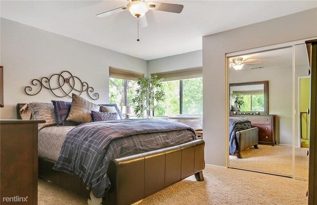 Building Photo - 3 br, 2.5 bath Condo - 939 W 19th St Unit A1