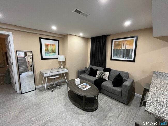 Building Photo - 73 Spring St