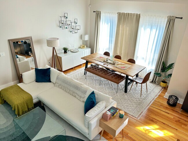 Dining room - 14 W Thompson St