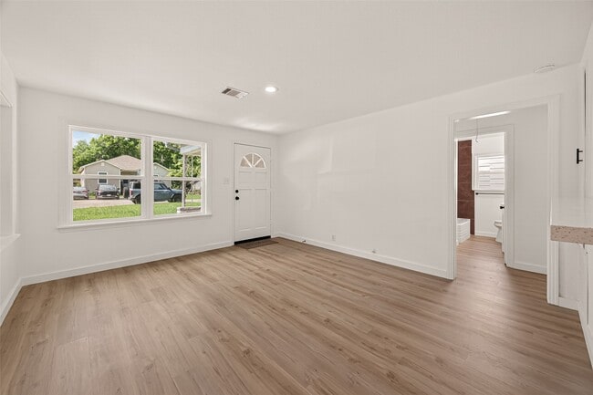 Building Photo - 2545 Jackson