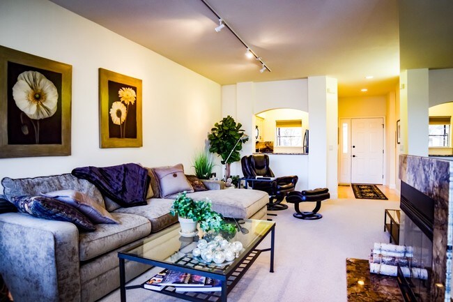 Foto del edificio - 946 E Riverpark Ln