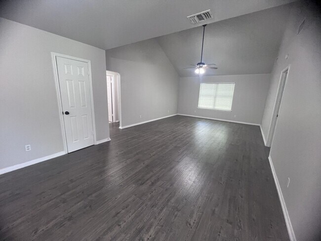 Foto del edificio - 2242-2244 Eastman Ave