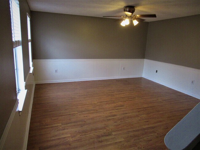 Building Photo - 917 Hulon Ln