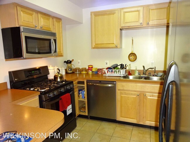 Building Photo - 1 br, 1 bath House - 1 CANTERBURY SQ #201