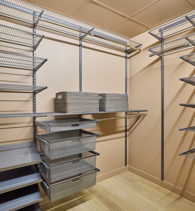 Interior Photo - 700 Broadway