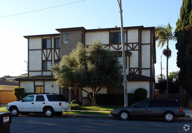 Building Photo - 4934 W 119th St