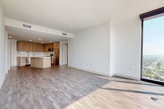 Interior Photo - One Hundred Above the Park